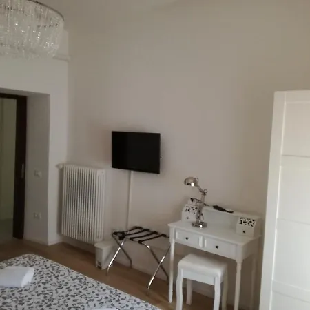 Dante And Bed & Breakfast 2*